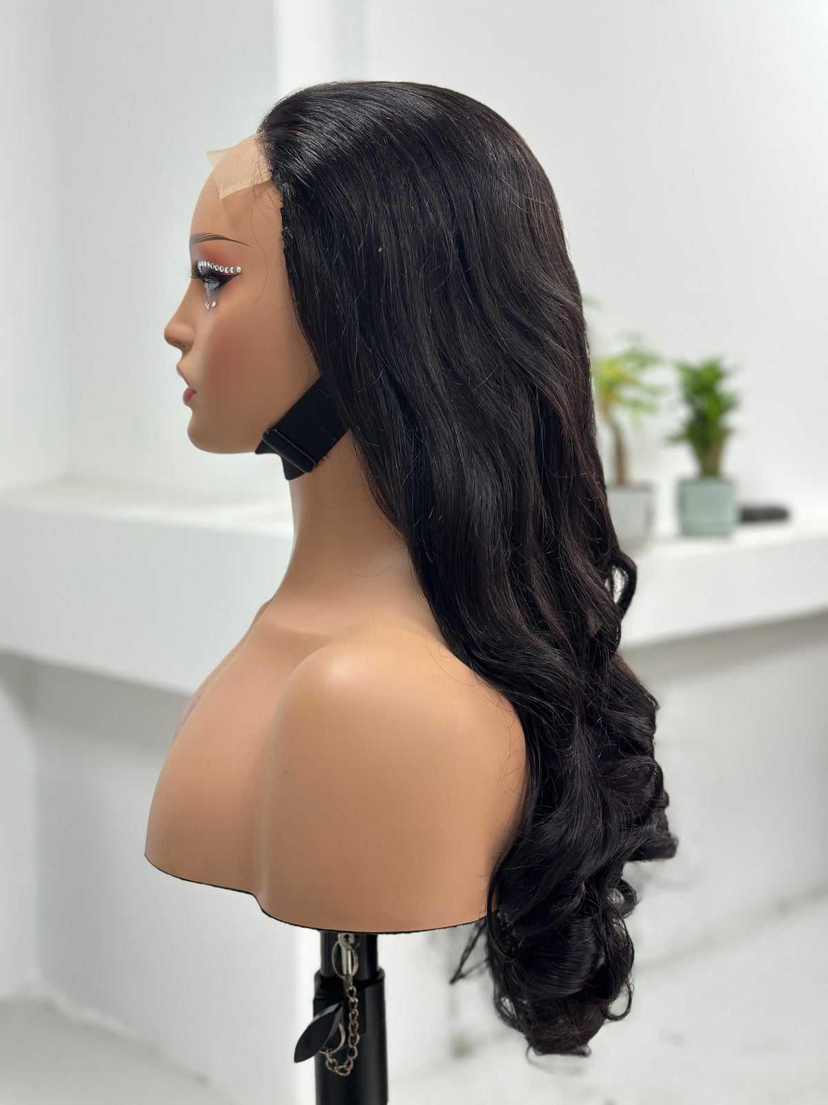 Side view of Worry Freeshop 26 inch natural black loose curl human hair wig